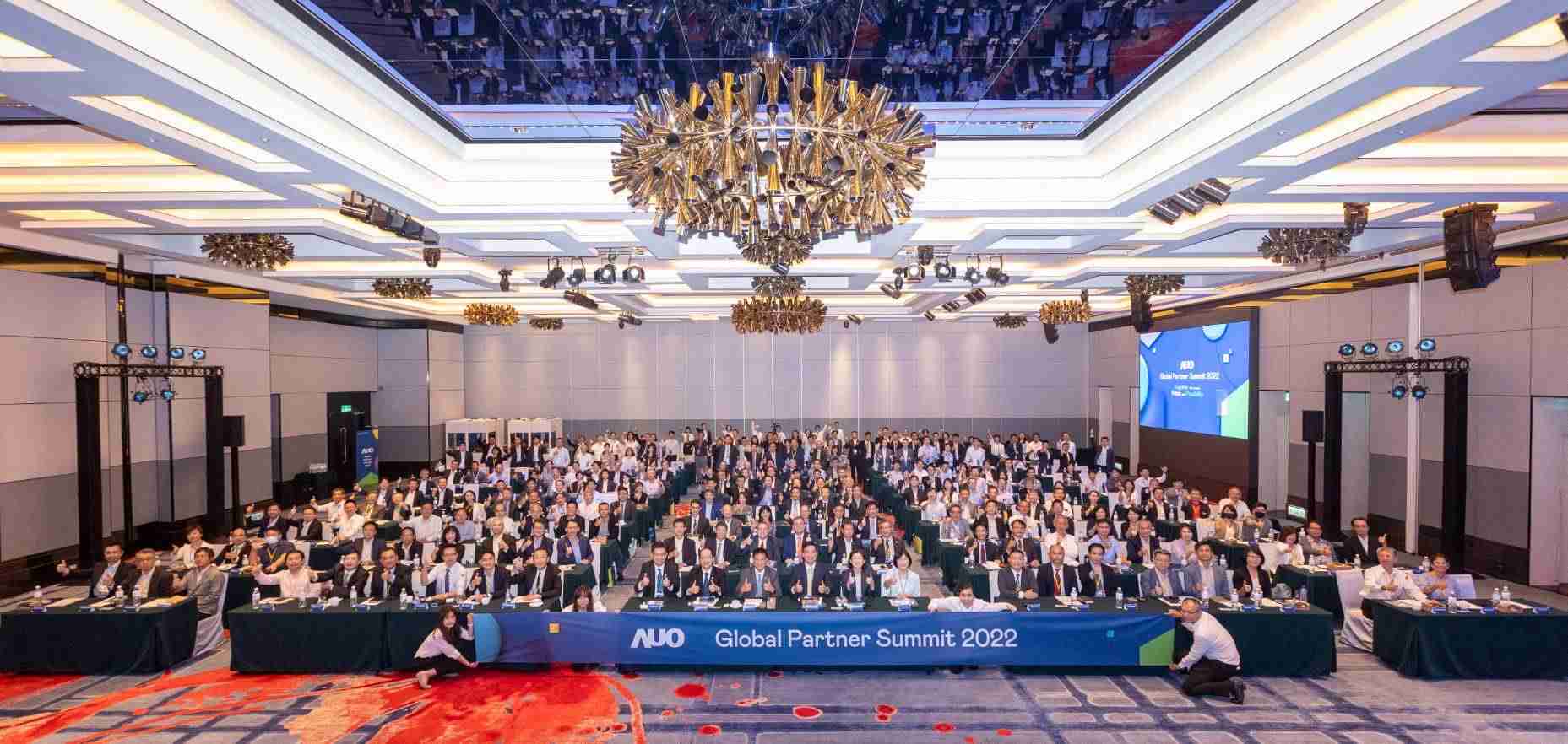 友達推動「安心、、、創新、、、、用心、、、同心、、、盡心」五星職旅，，為菲籍員工打造全方位照護，，，，首度贏得「人權實踐與發展領袖獎」殊榮