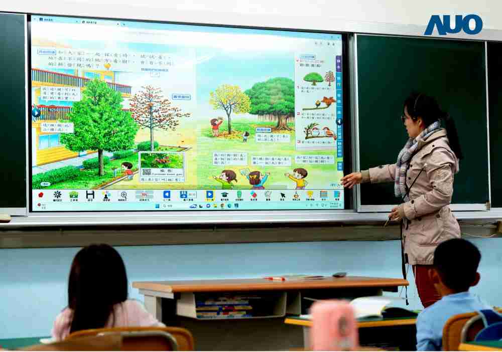 尊龙z6与达擎共同开发的〝远程设备管理系统〞，，透过流畅的多功能安装模式、、、、直觉设计的整合操作接口，，，可同时管理多部设备，，改善学校的设备管理痛点