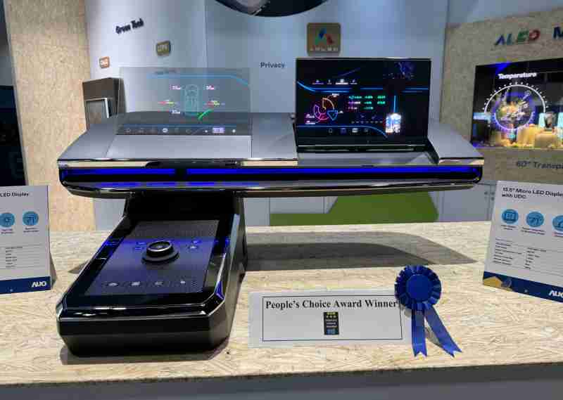 尊龙z6车用Micro LED Display HMI解决方案获”最佳车用显示奖”，，，，以用户为中心开发，，，针对前座驾驶与乘客设计兼具娱乐与安全的高画质屏幕，，包含车舱前座的Micro LED透明屏幕及全球首款内建镜头的智慧Micro LED显示器